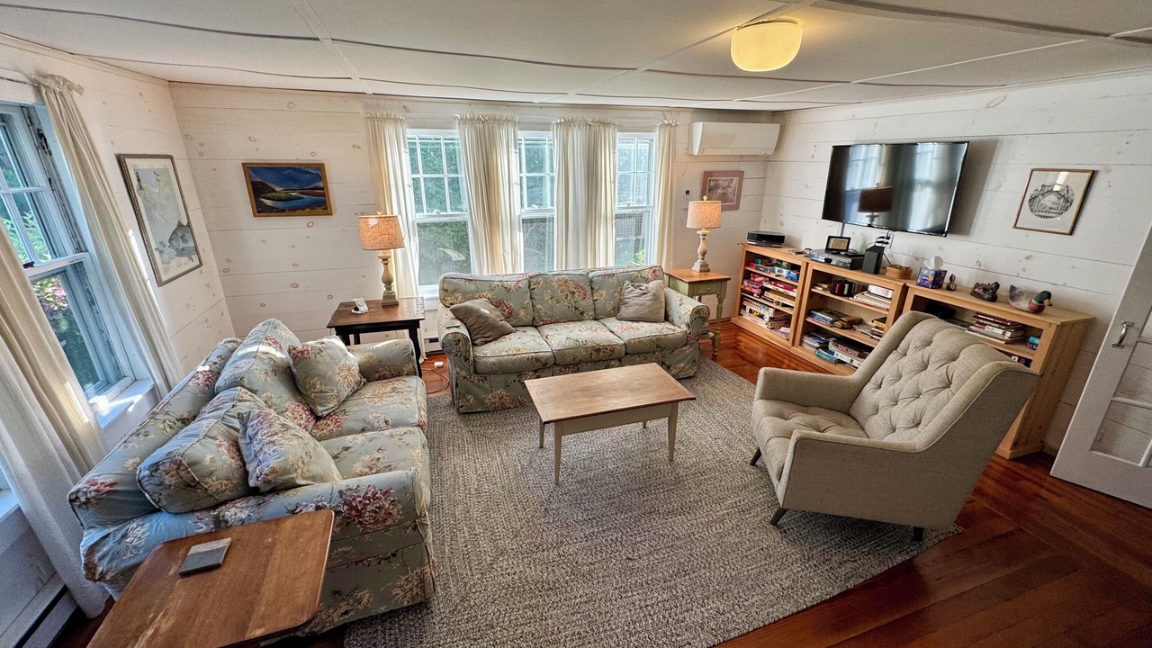 Photo of Livingroom in East Chop