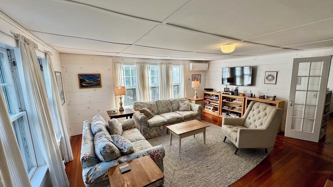 Photo of Livingroom in East Chop