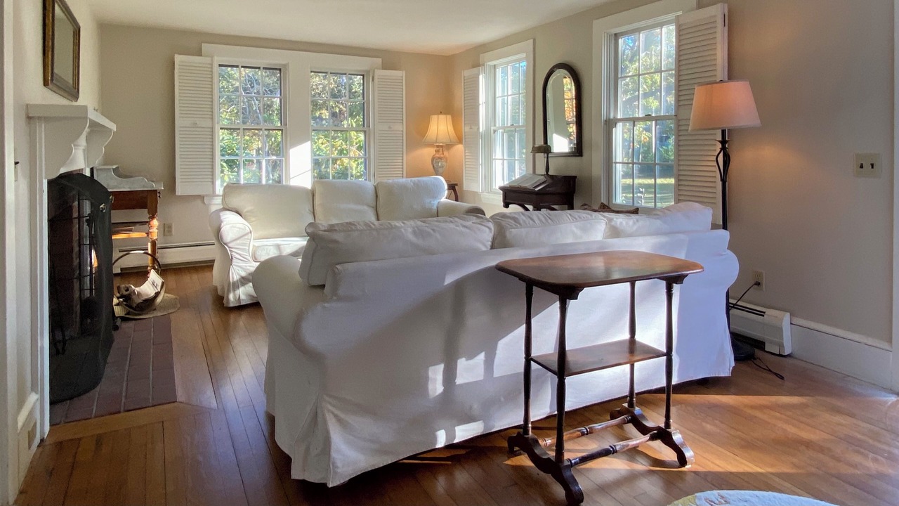 Photo of Livingroom in Brewster
