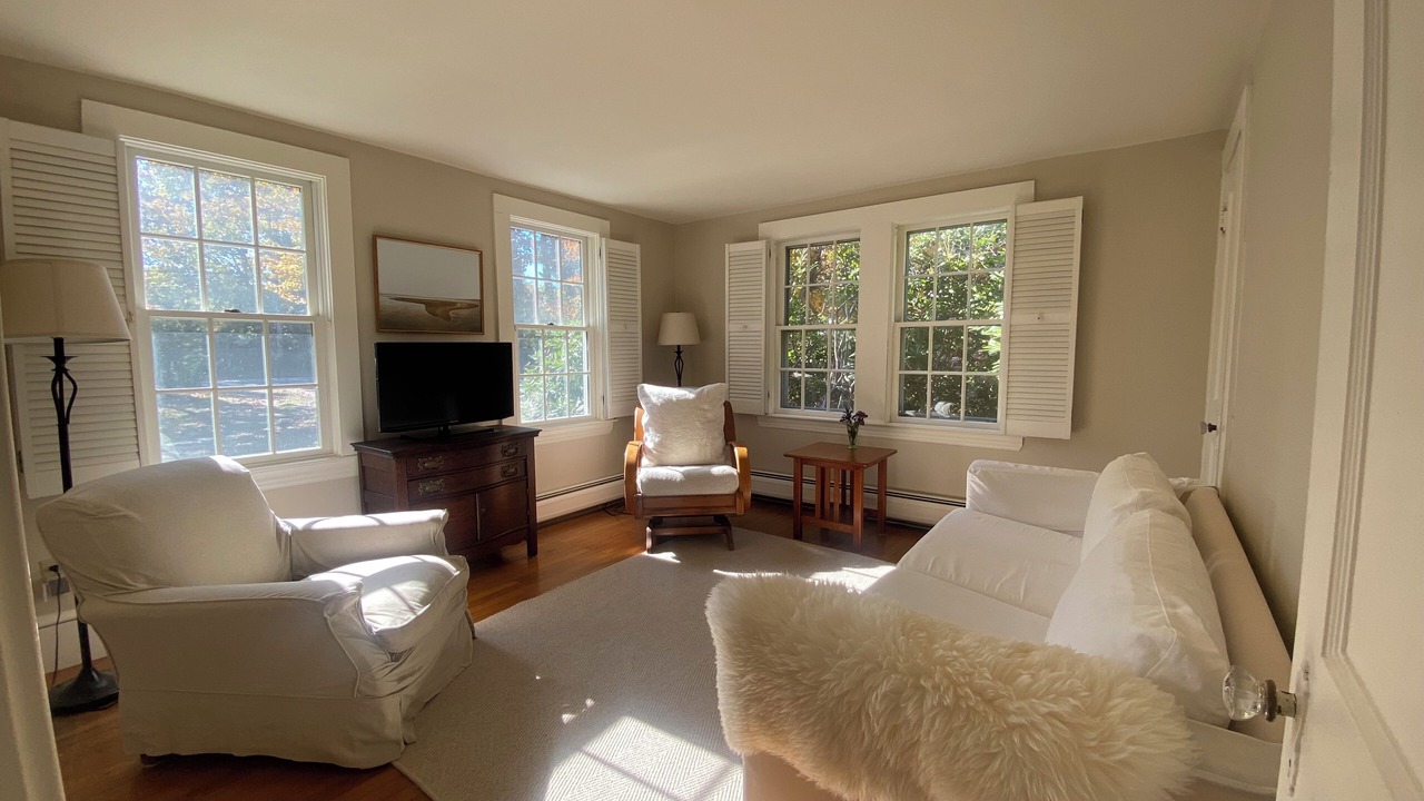 Photo of Livingroom in Brewster