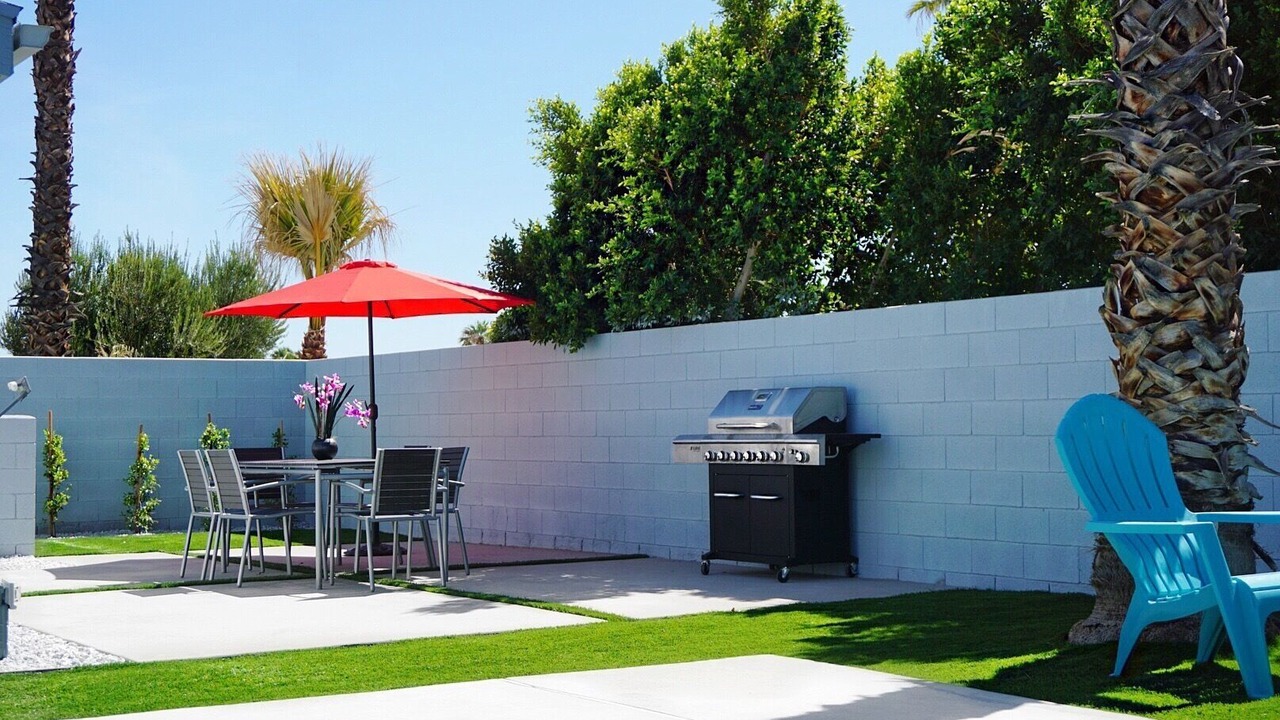 Photo of Outdoor in Racquet Club West