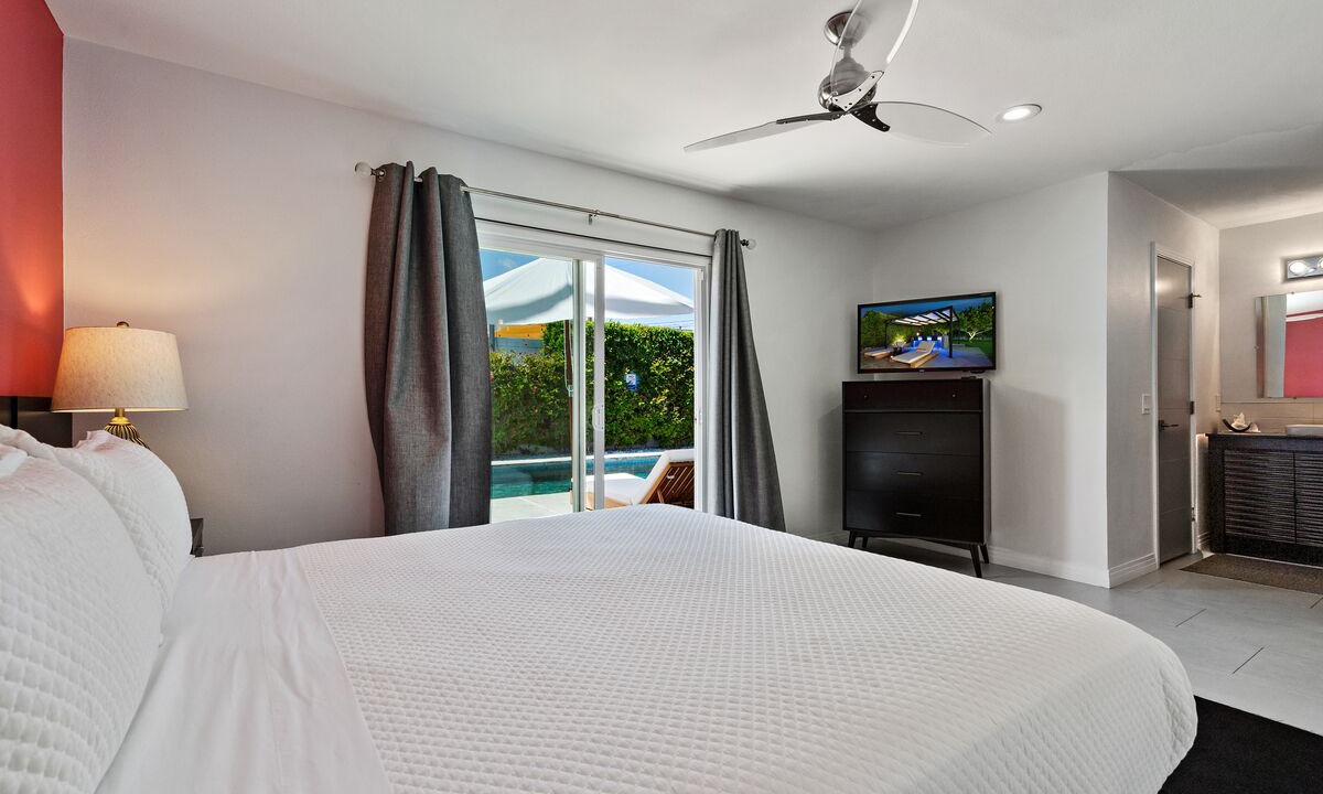 Photo of Bedroom in Racquet Club West