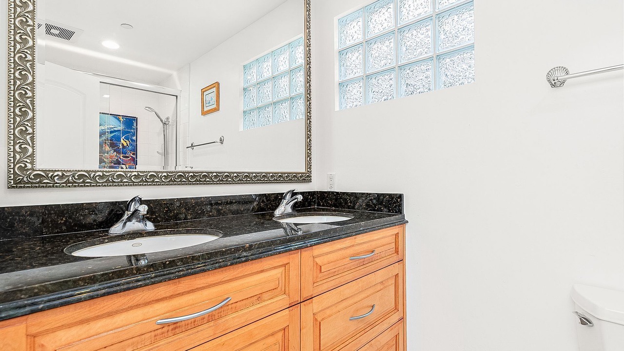 Photo of Bathroom in Balboa Peninsula