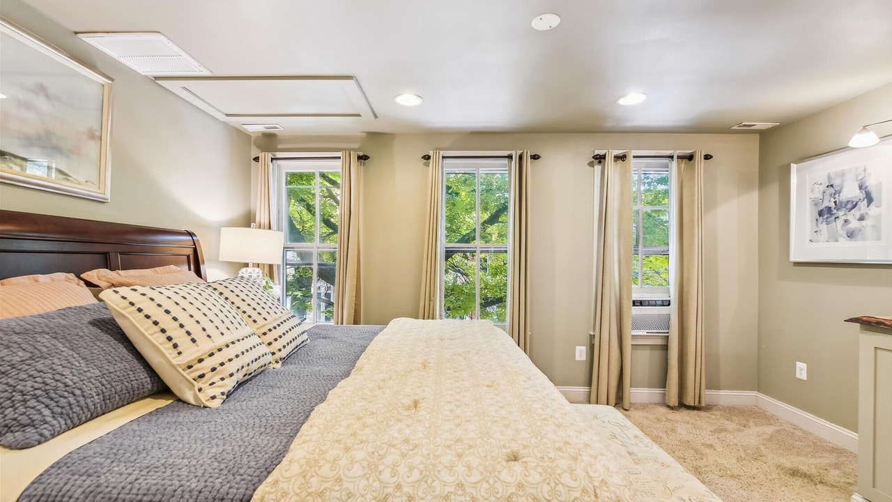 Photo of Bedroom in Historic District
