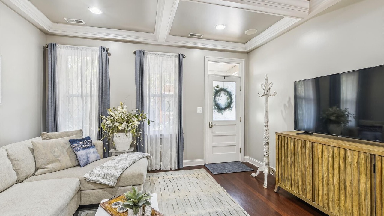 Photo of Livingroom in Historic District