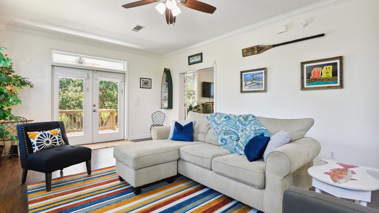 Photo of Livingroom in Henderson Point