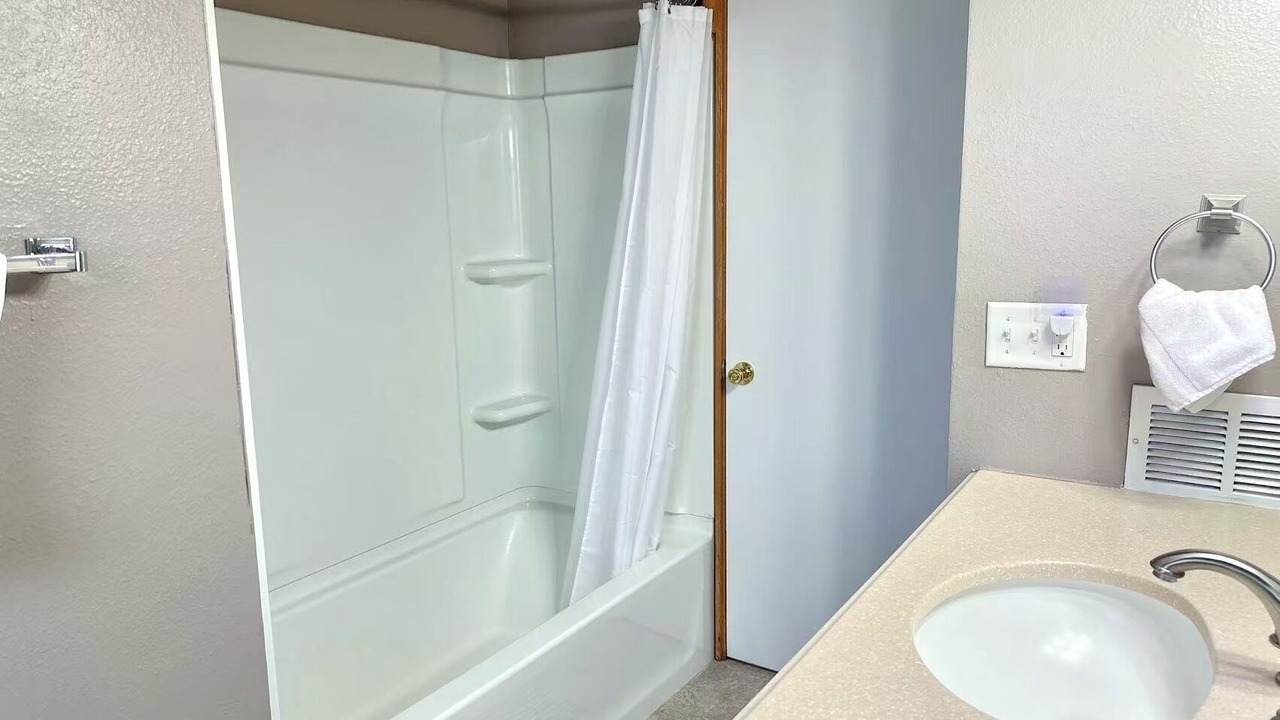 Photo of Bathroom in Kutzky Park