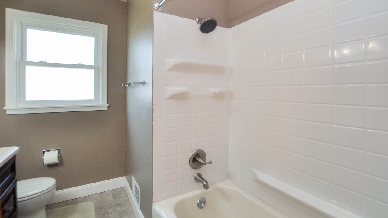 Photo of Bathroom in Kutzky Park