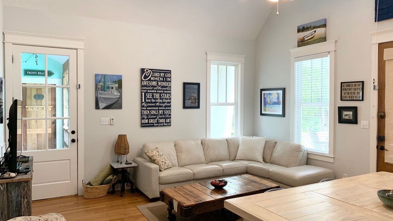 Photo of Livingroom in Ocean Springs