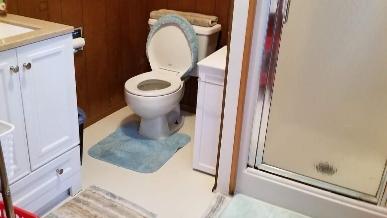 Photo of Bathroom in Side Lake