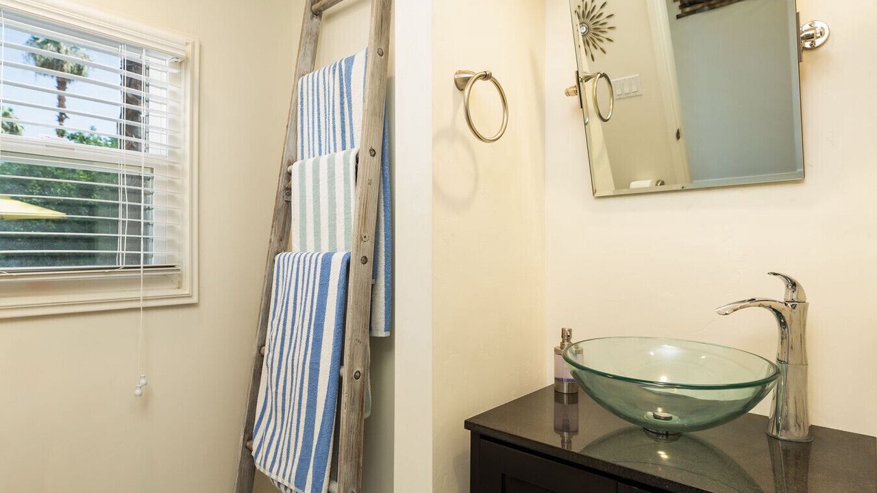 Photo of Bathroom in The Movie Colony