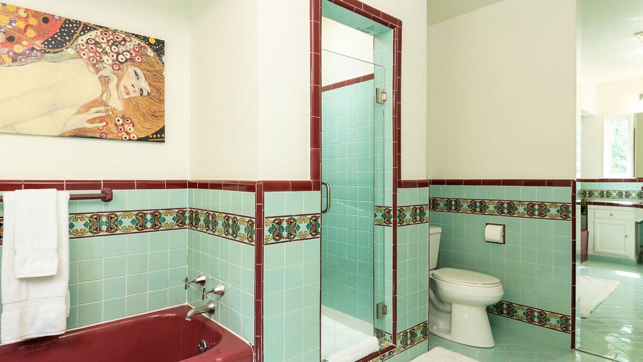 Photo of Bathroom in The Movie Colony