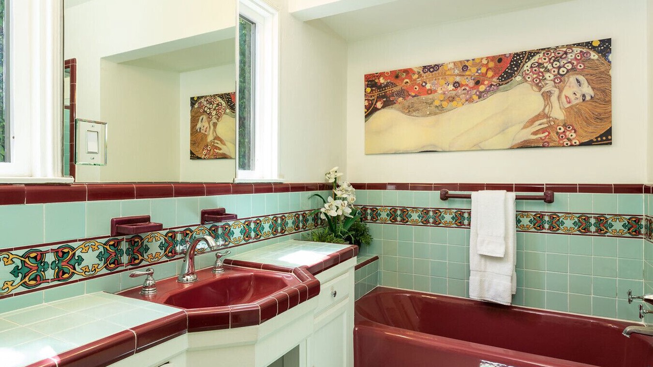 Photo of Bathroom in The Movie Colony