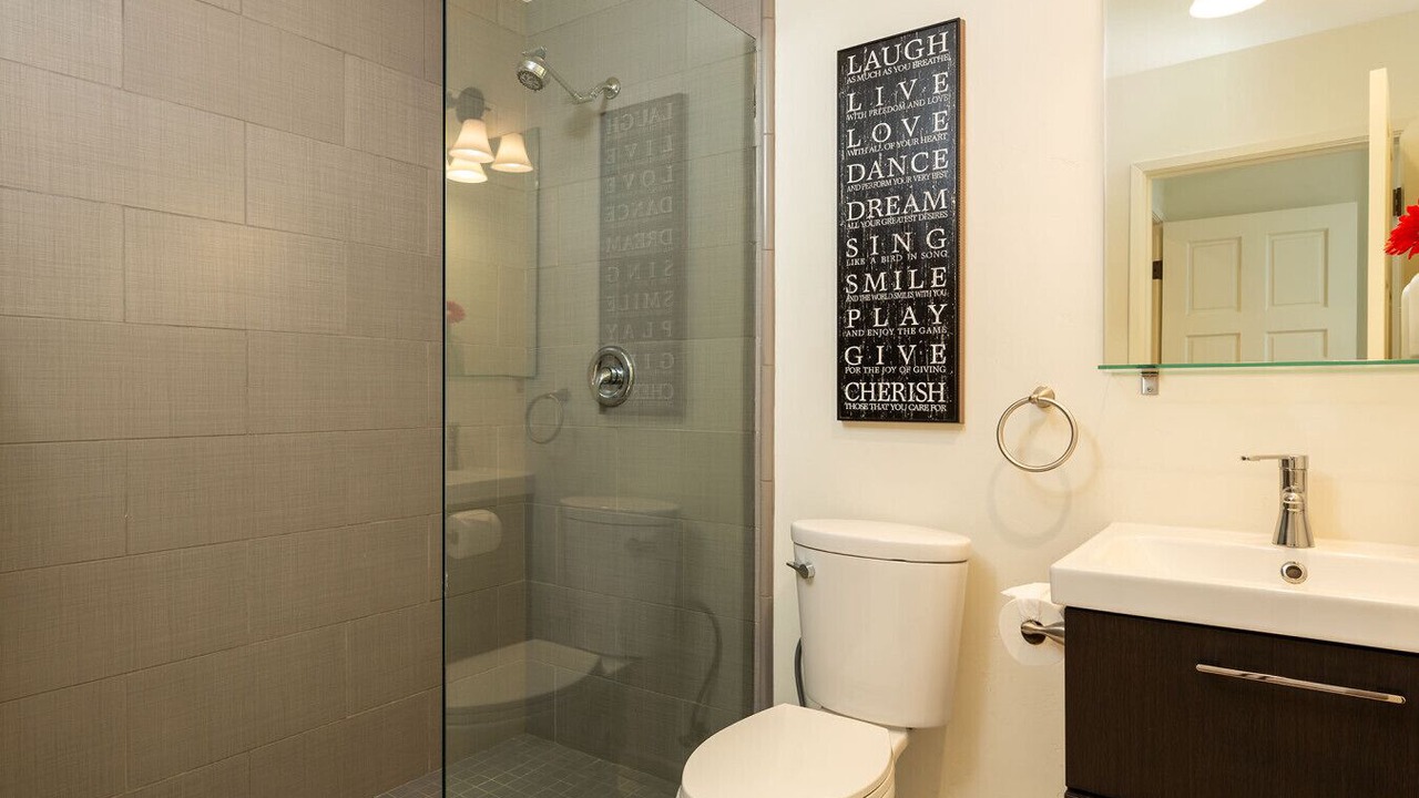 Photo of Bathroom in The Movie Colony