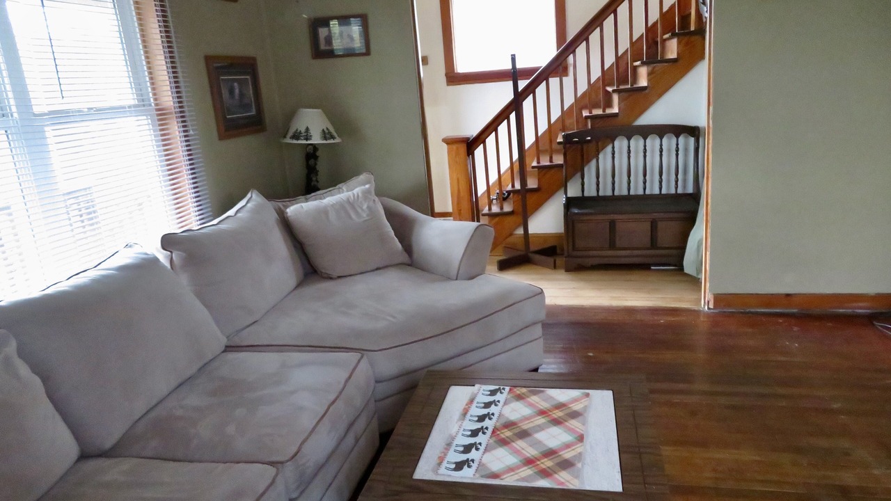 Photo of Livingroom in East Hillside