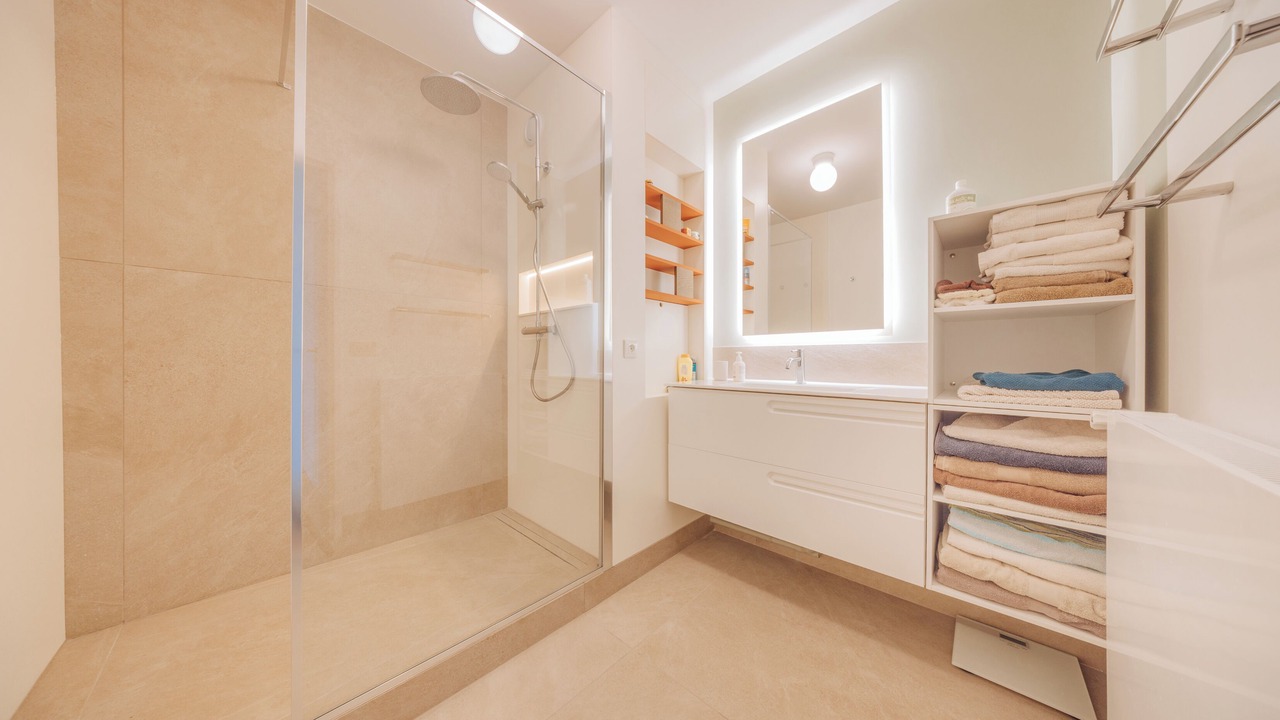 Photo of Bathroom in Quartier Saint-Ambroise