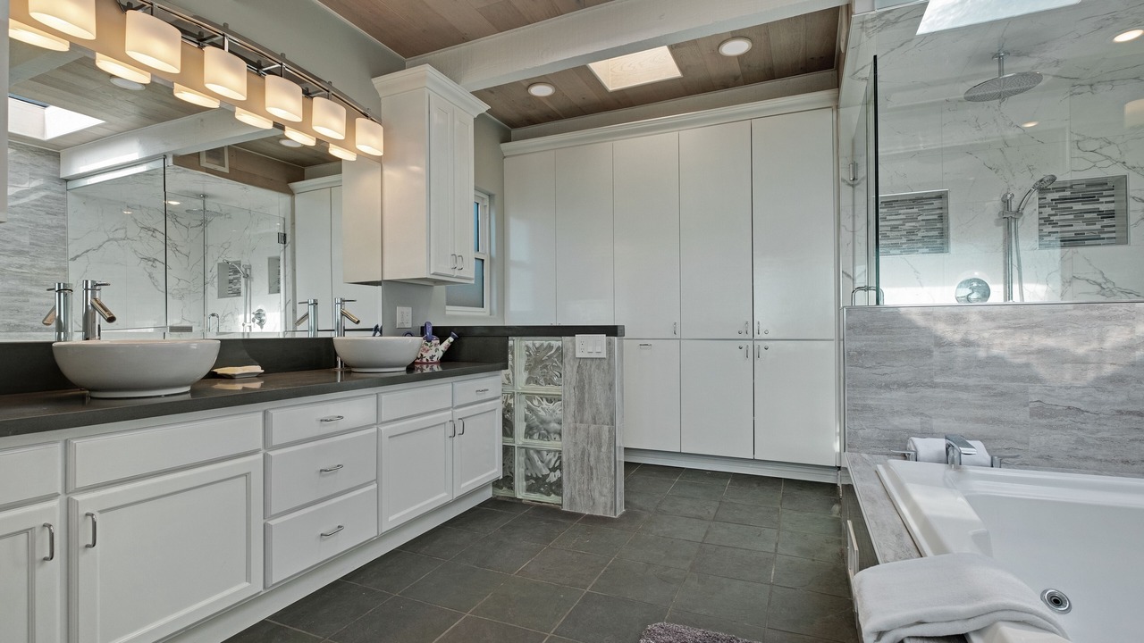 Photo of Bathroom in Oxnard Shores