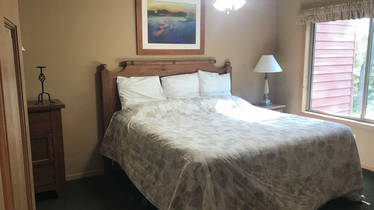 Photo of Bedroom in Lake Shore