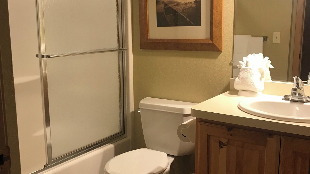 Photo of Bathroom in Lake Shore