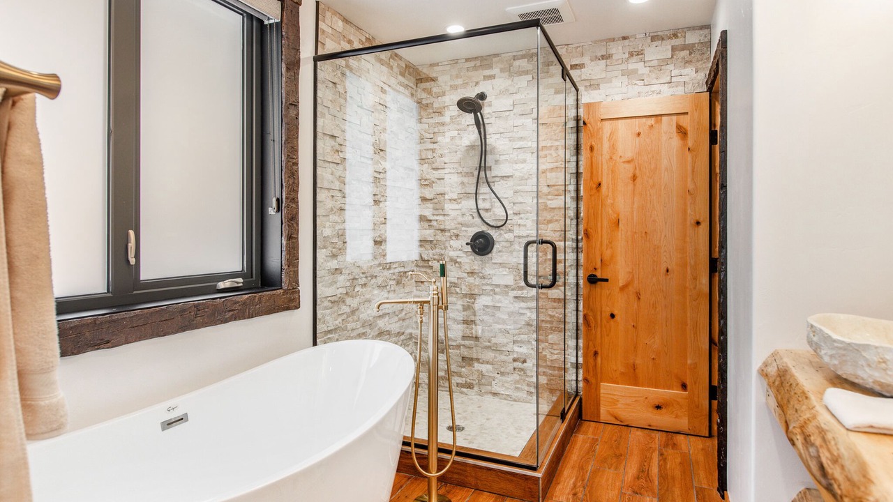 Photo of Bathroom in Summit Estates