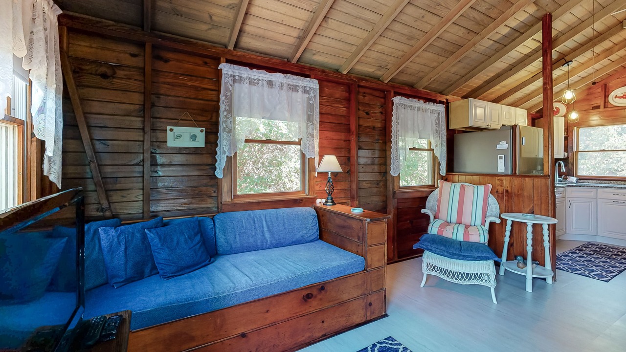 Photo of Livingroom in Campground Landing