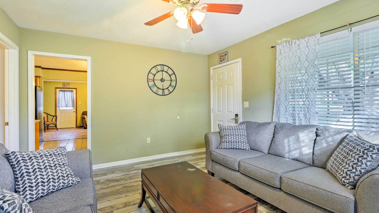 Photo of Livingroom in Long Beach