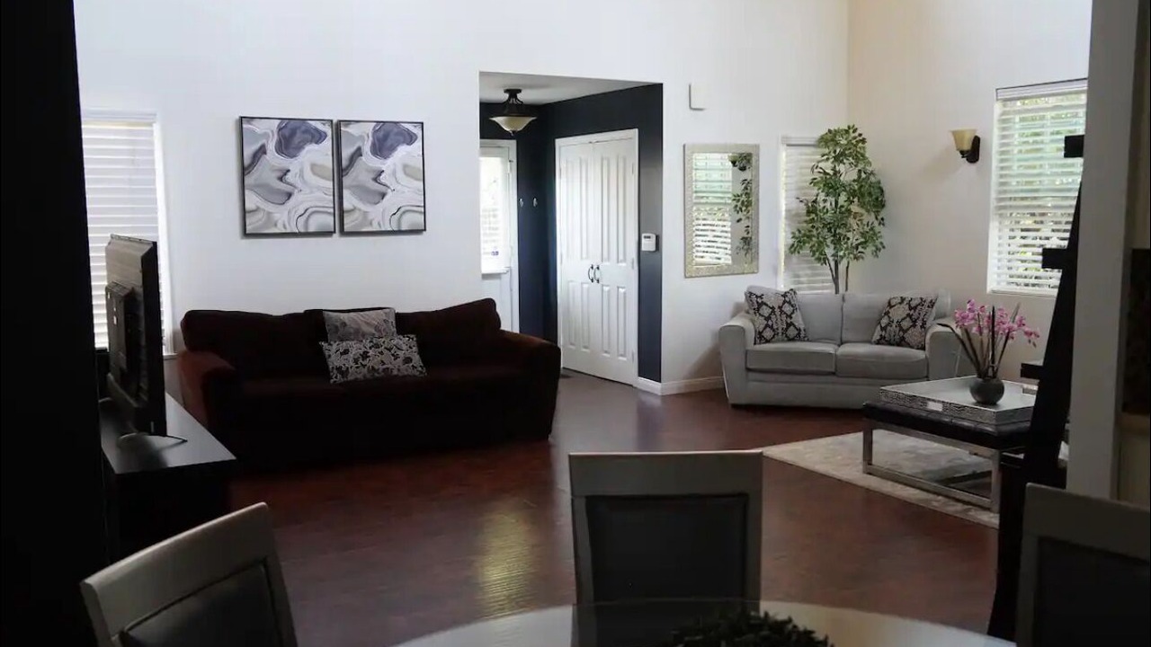 Photo of Livingroom in Northridge