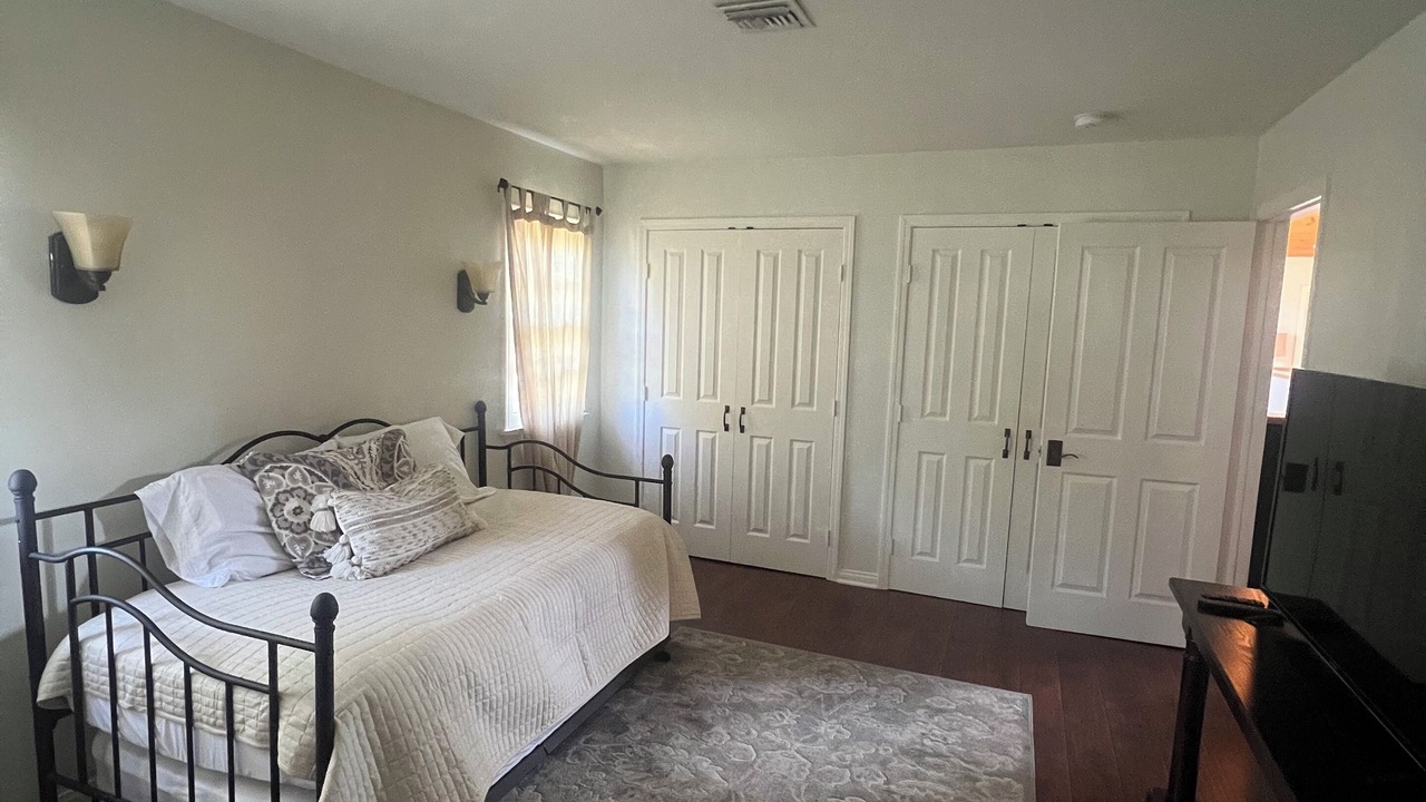 Photo of Bedroom in Northridge