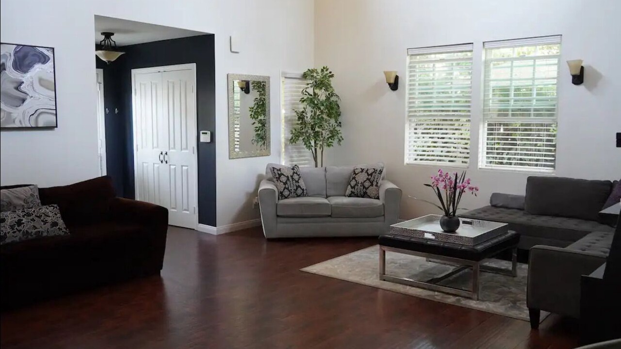 Photo of Livingroom in Northridge