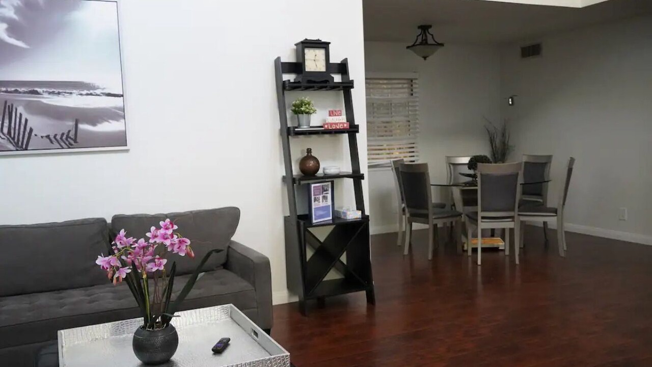 Photo of Livingroom in Northridge