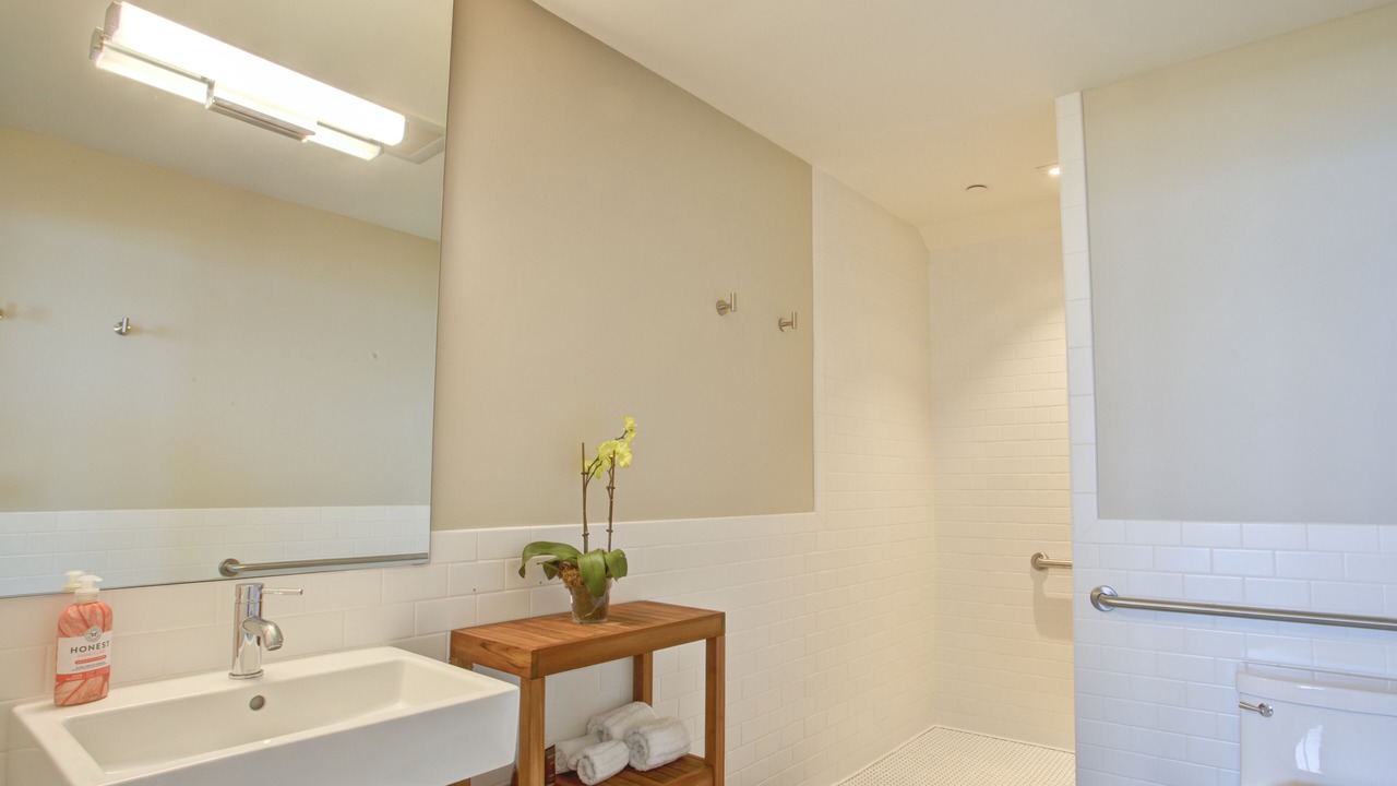 Photo of Bathroom in Toro Canyon