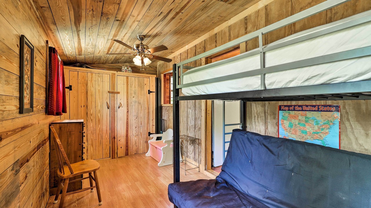 Photo of Livingroom in Neely