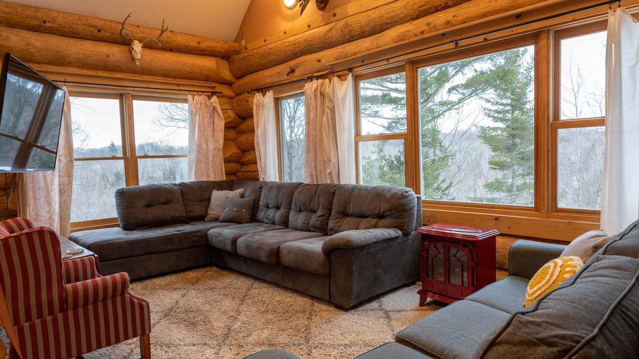Photo of Livingroom in Atlantic Mine
