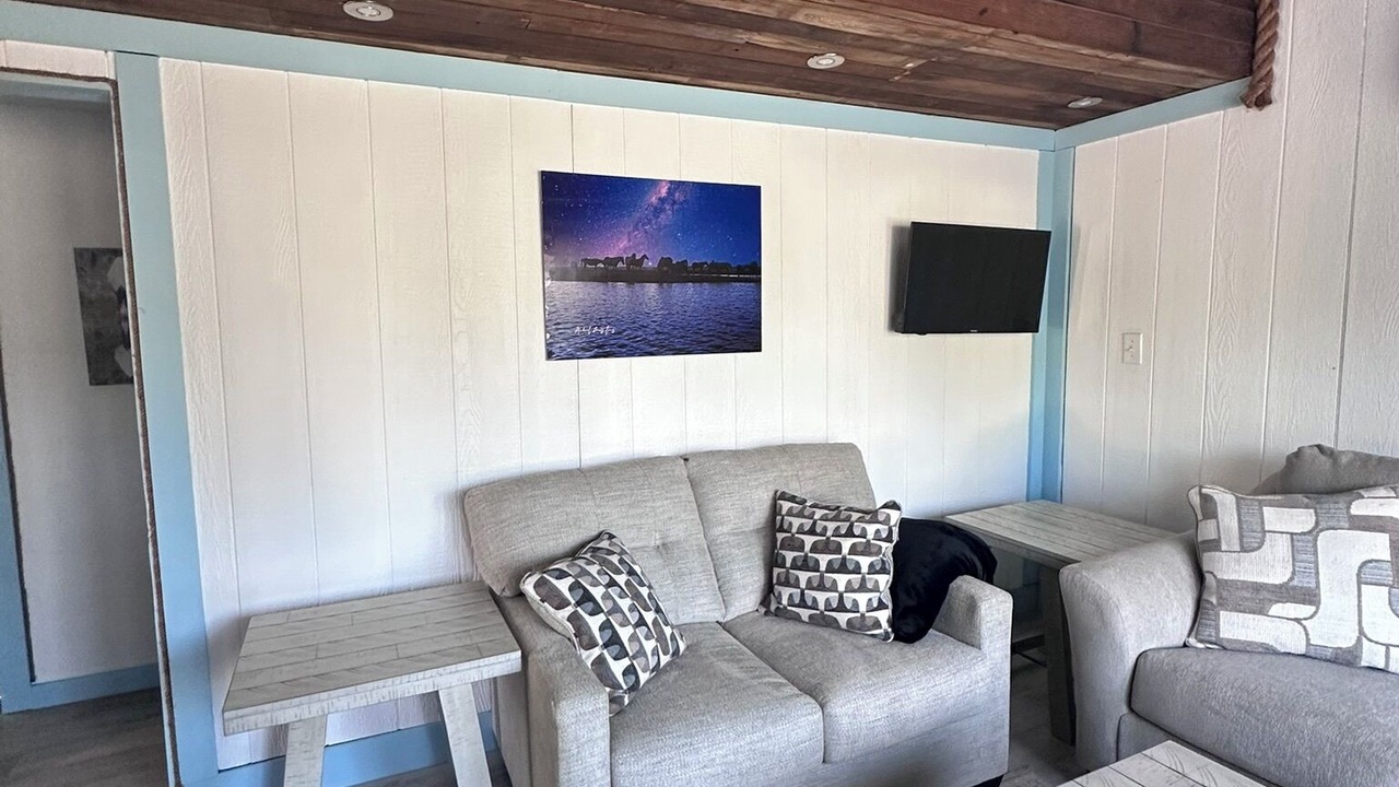 Photo of Livingroom in Deep Hole