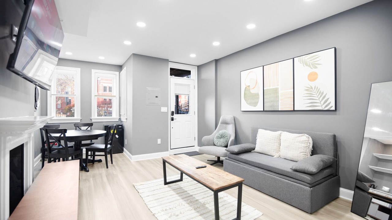 Photo of Livingroom in H Street Corridor