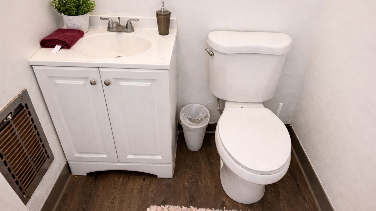Photo of Bathroom in Oleander - Sunset