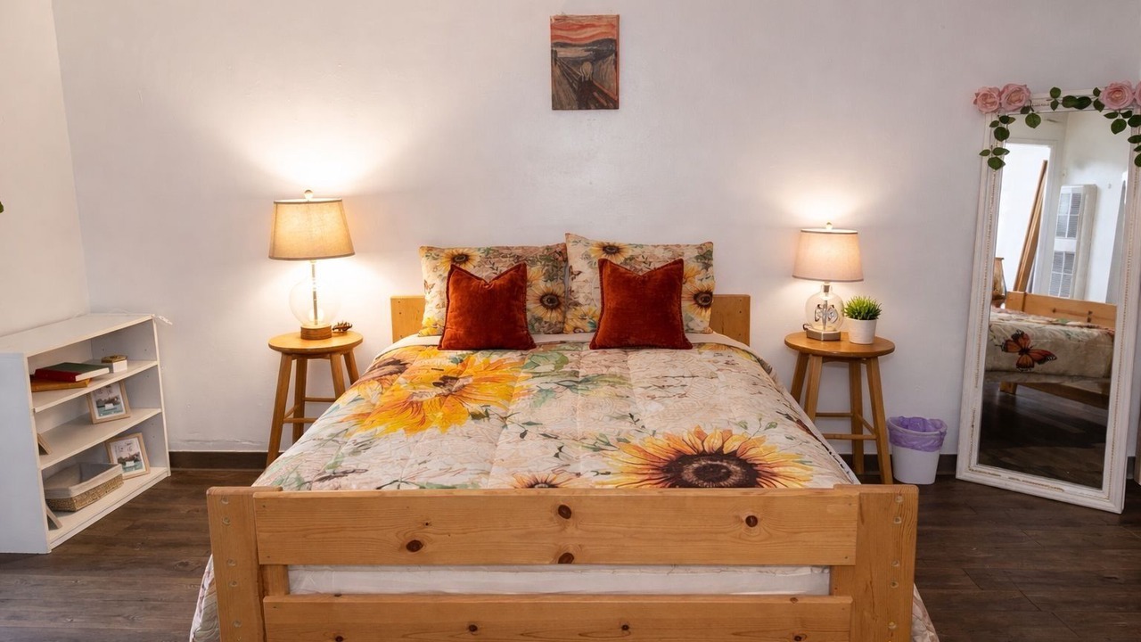 Photo of Bedroom in Oleander - Sunset
