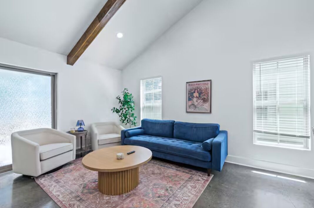 Photo of Livingroom in Milton
