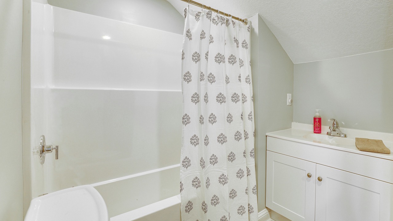 Photo of Bathroom in Kutzky Park