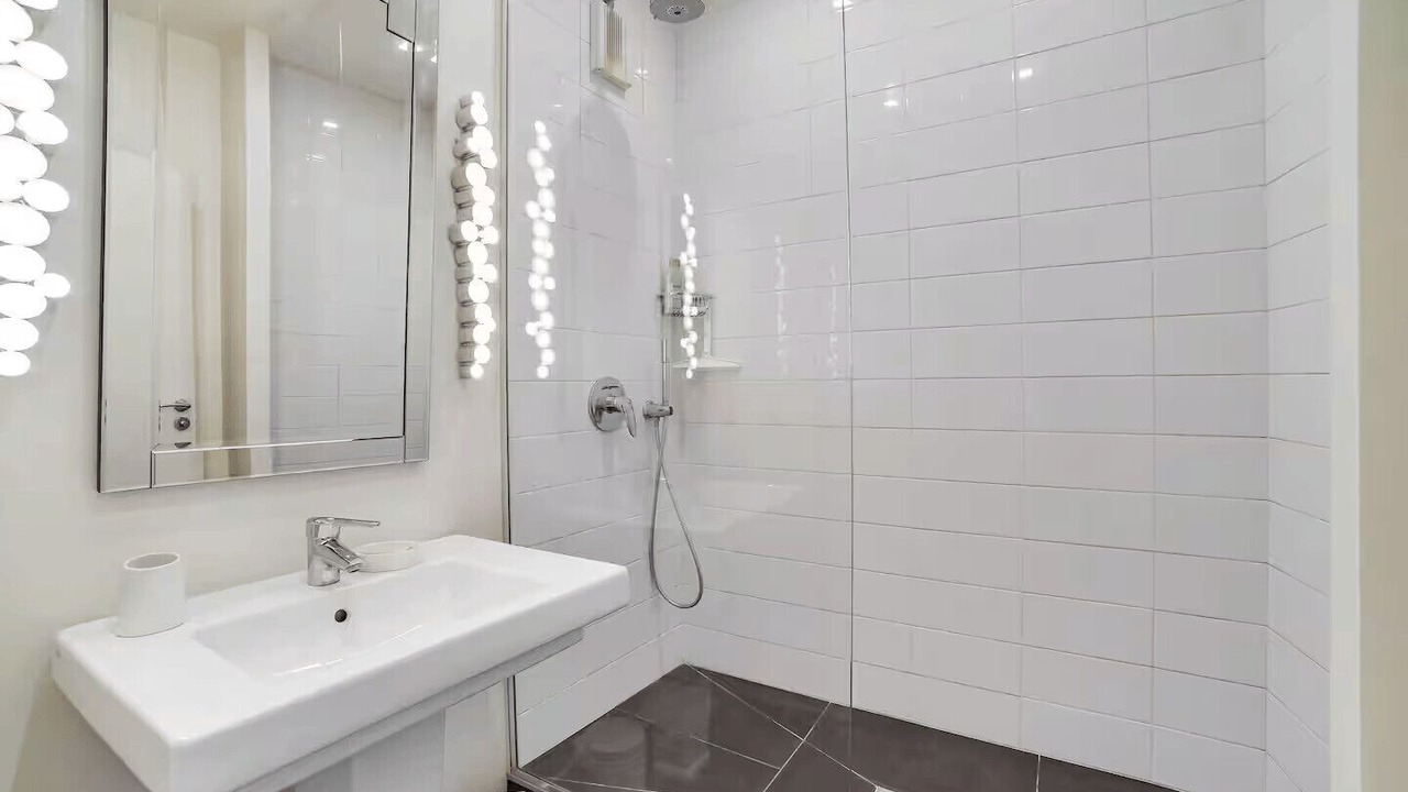 Photo of Bathroom in Saint-Cloud