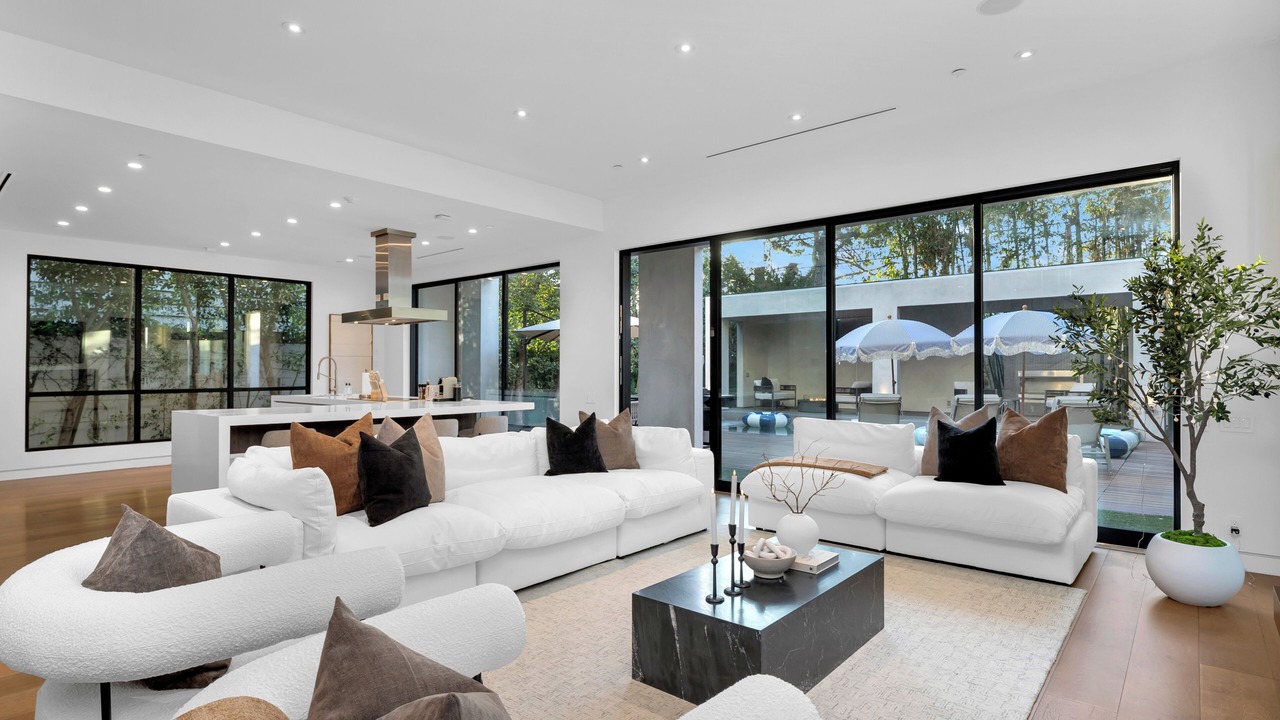 Photo of Livingroom in Beverly Grove