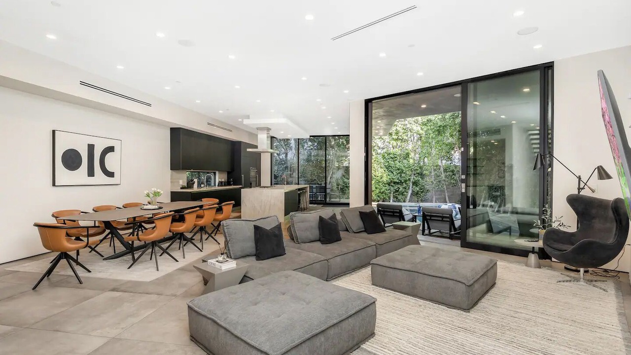 Photo of Livingroom in Beverly Grove