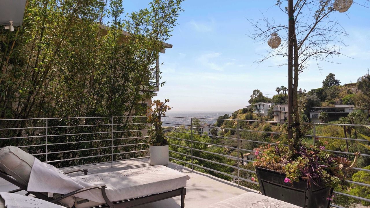 Photo of Outdoor in Hollywood Hills West