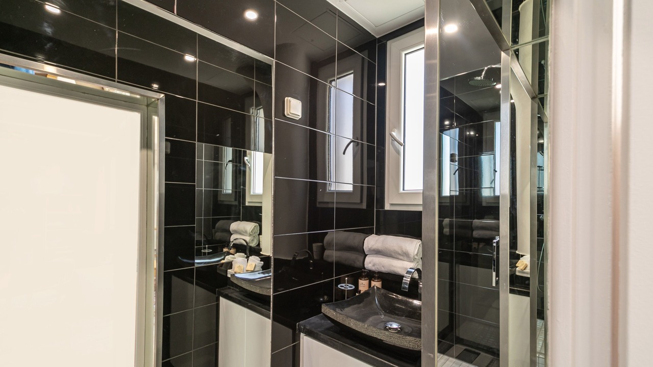 Photo of Bathroom in Notre-Dame-des-Champs