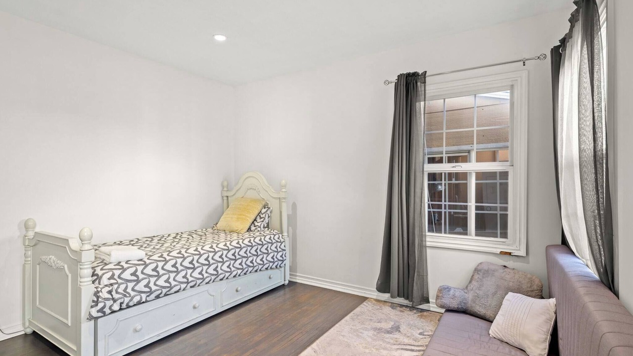 Photo of Bedroom in Beverly Hills