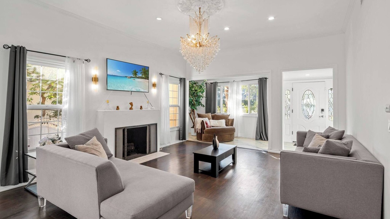 Photo of Livingroom in Beverly Hills