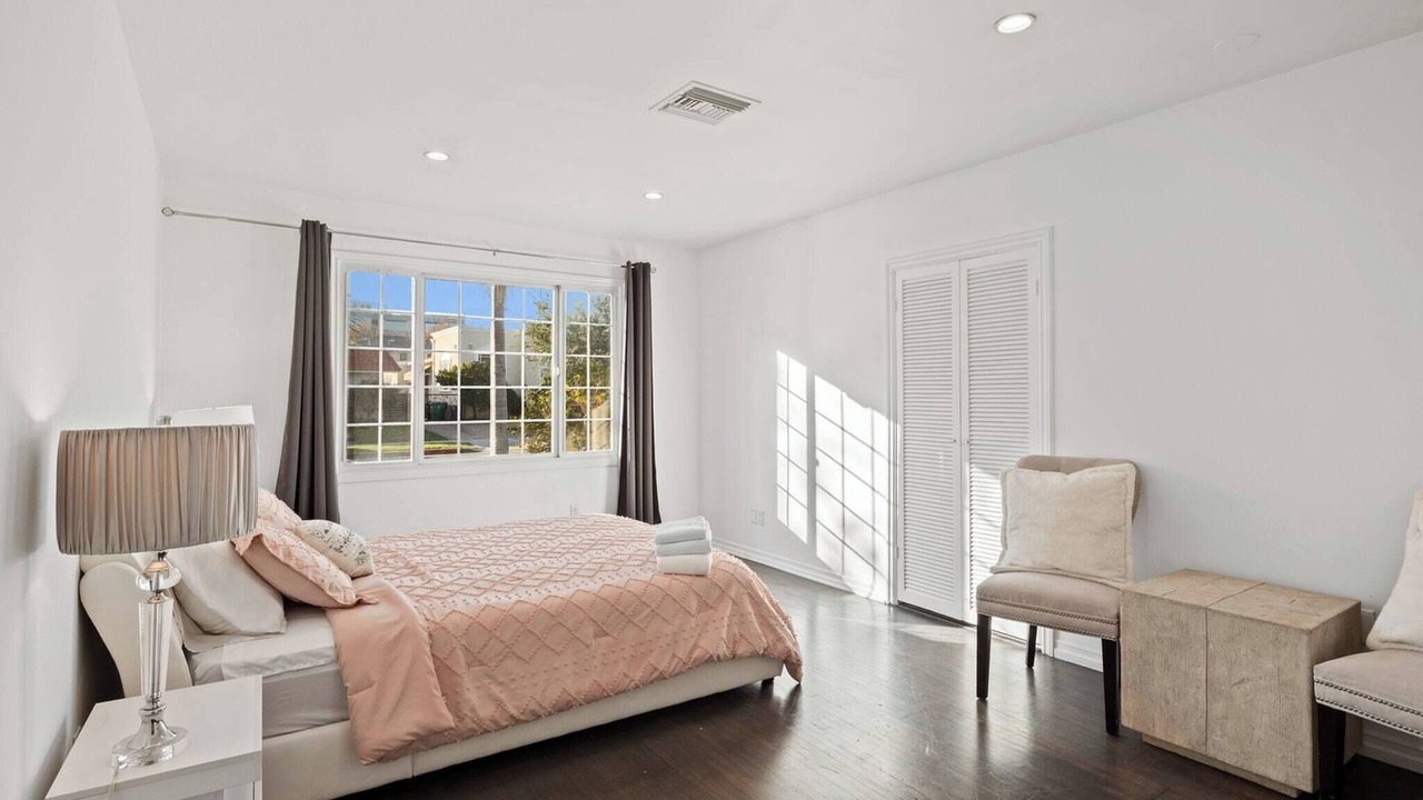 Photo of Bedroom in Beverly Hills