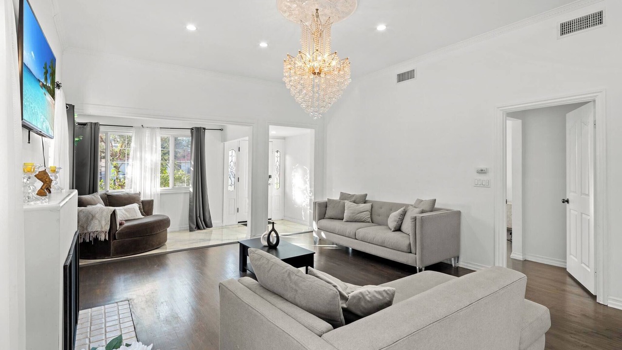 Photo of Livingroom in Beverly Hills
