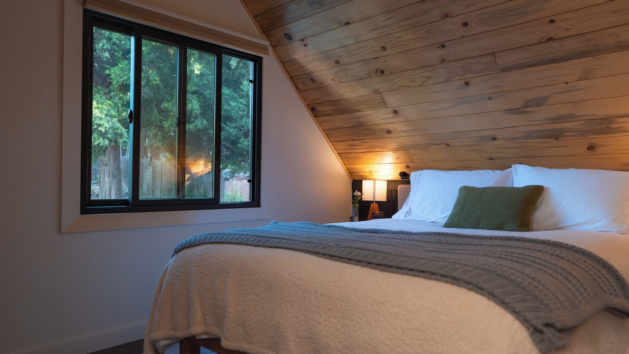 Photo of Bedroom in Running Springs