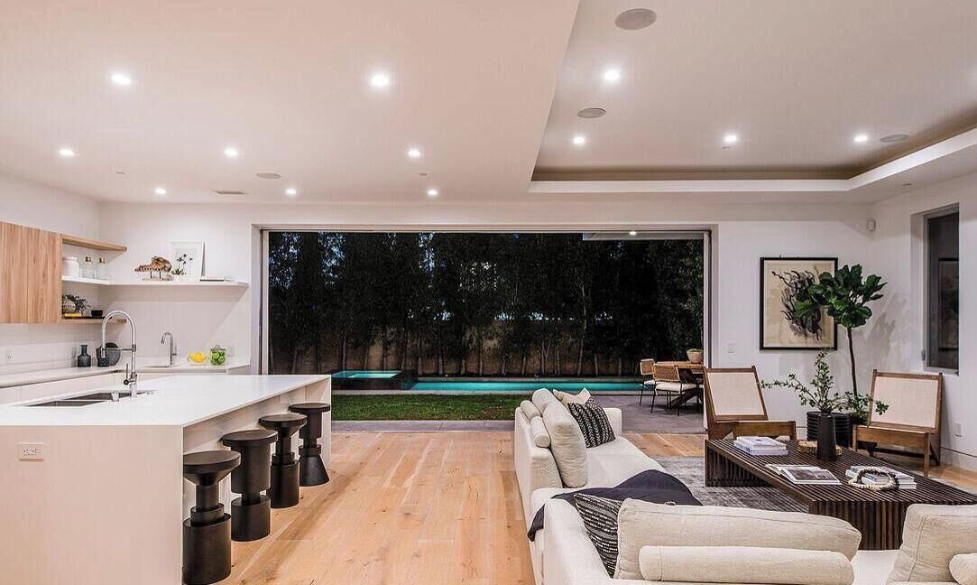 Photo of Livingroom in Melrose